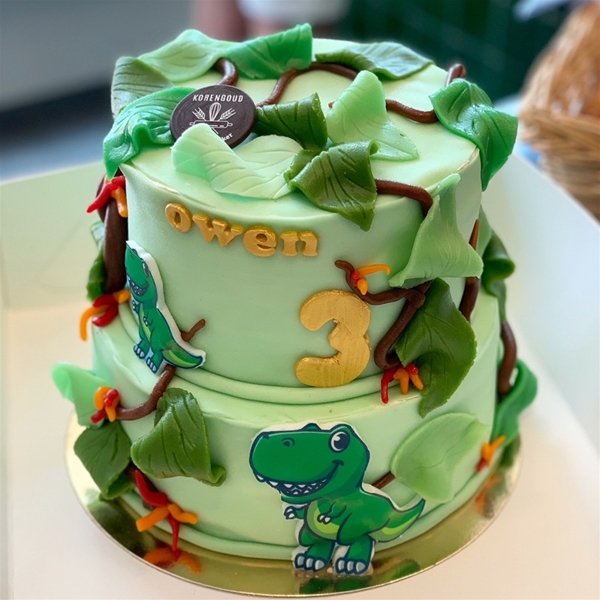 Feestelijke taart met marsepein/fondant